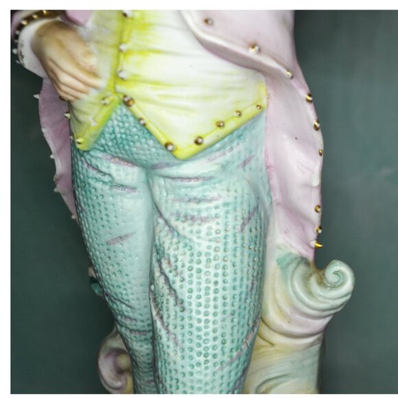 Vintage Porcelain Figure Of Neoclassical Man Dressed in Attire Of The Time - Picture 9 of 12